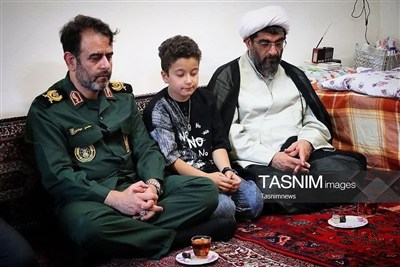 دیدار فرمانده سپاه زنجان با خانواده شهدای حمله آمریکا
