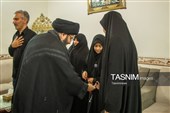 حضور امام جمعه زنجان در منزل شهیدان چراغی و امیری