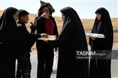 هم‌قدم با زائران پیاده امام رضا (ع) 