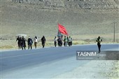 هم‌قدم با زائران پیاده امام رضا (ع) 