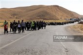 هم‌قدم با زائران پیاده امام رضا (ع) 