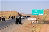 هم‌قدم با زائران پیاده امام رضا (ع) 