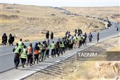 هم‌قدم با زائران پیاده امام رضا (ع) 