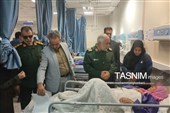 عیادت فرمانده سپاه خراسان جنوبی از مجروحان واژگونی اتوبوس زائران امام رضا(ع)