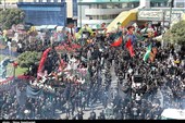 حرکت دسته عزاداری شهادت امام رضا (ع) به سمت بیت رهبر شهید