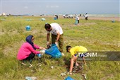 پاکسازی ساحل کلاچای در روز دریای خزر