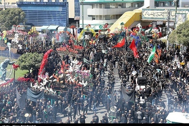 Иранцы проводят траурные церемонии в память о кончине Пророка и мученической смерти Имама Хассана