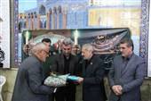 هدیه ویژه پدر شهید عباس دانشگر به وزیر آموزش و پرورش در سمنان