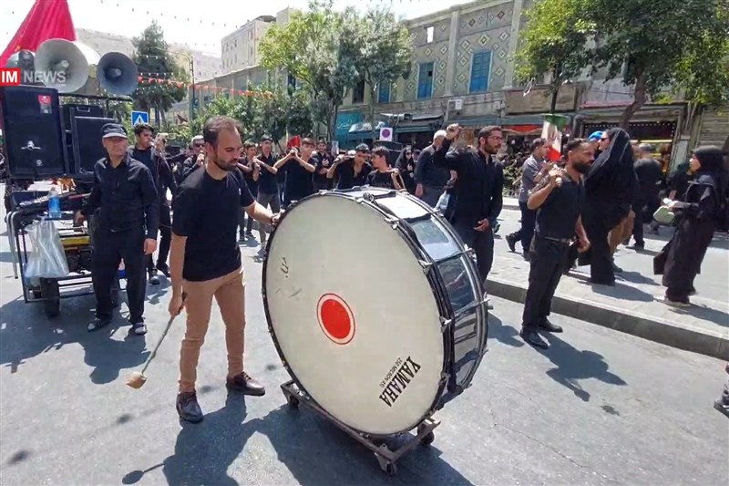 سوگ پیامبر رحمت در جوار حرم رضوی؛ عزاداری دسته‌های حسینی در مشهد