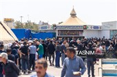 زائران عزادار مهمان سفره کریمه اهل بیت(ع)