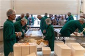 زائران عزادار مهمان سفره کریمه اهل بیت(ع)