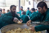 زائران عزادار مهمان سفره کریمه اهل بیت(ع)