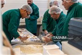 زائران عزادار مهمان سفره کریمه اهل بیت(ع)