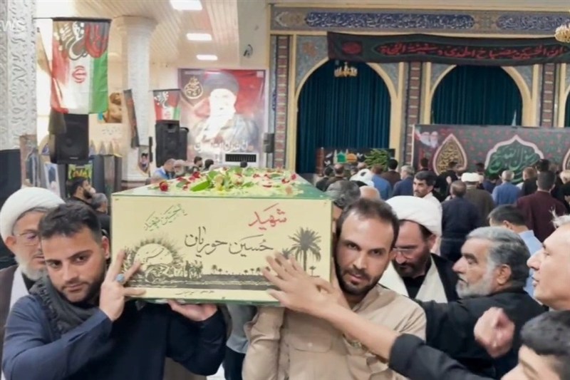 وداع مسجدسلیمانی‌ها با پیکر شهید دفاع مقدس در مصلی امام خمینی(ره)
