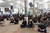 اشک و ارادت مردم بیرجند در باقریه؛ قرائت زیارت حضرت رسول(ص) در 28 صفر