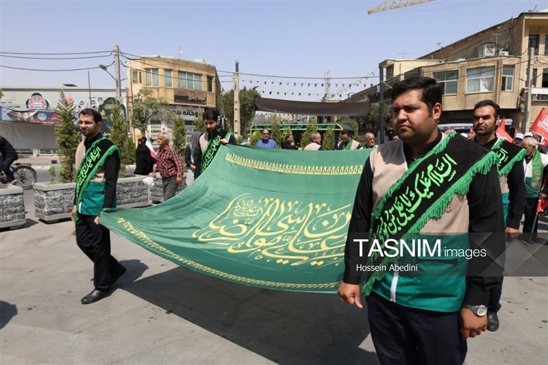 راهپیمایی اقتدار خادمیاران رضوی ورامین برگزار شد