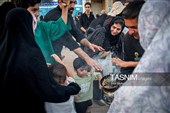 مراسم لاله گردانی خدام حرم مطهر حضرت شاهچراغ (ع) در شام غریبان شهادت امام رضا (ع)