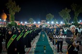 مراسم لاله گردانی خدام حرم مطهر حضرت شاهچراغ (ع) در شام غریبان شهادت امام رضا (ع)