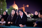 مراسم لاله گردانی خدام حرم مطهر حضرت شاهچراغ (ع) در شام غریبان شهادت امام رضا (ع)