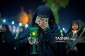 مراسم لاله گردانی خدام حرم مطهر حضرت شاهچراغ (ع) در شام غریبان شهادت امام رضا (ع)