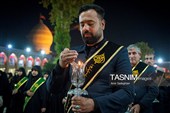 مراسم لاله گردانی خدام حرم مطهر حضرت شاهچراغ (ع) در شام غریبان شهادت امام رضا (ع)
