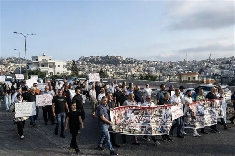 Palestinians, Foreign Activists Protest Israeli Siege of Homes in West Bank