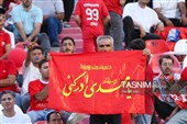 دیدار تیم‌های فوتبال تراکتور و پیکان