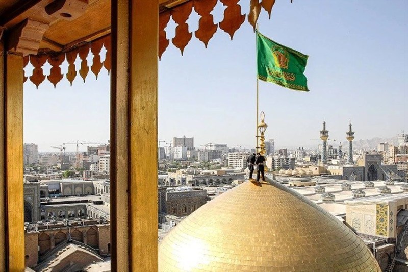 پایان 63 روز سوگ/تعویض پرچم گنبد و پوش ضریح مطهر در سوم ربیعالاول