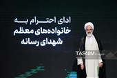 حجت‌الاسلام عبدالله حاجی صادقی نماینده ولی‌فقیه در سپاه پاسداران انقلاب اسلامی در آیین تجلیل از راویان خط مقدم رسانه 