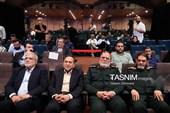 از راست : سردار حسین معروفی، سرلشکر مصطفی ایزدی جانشین فرمانده کل سپاه و حمیدرضا مقدم‌فر مشاور رسانه‌ای فرمانده‌کل سپاه، و مجید قلی زاده مدیرعامل خبرگزاری تسنیم در آیین تجلیل از راویان خط مقدم رسانه 