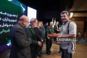 تقدیر از اکبر توکلی عکاس ایرانا در در آیین تجلیل از راویان خط مقدم رسانه 