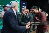 تقدیر سید محمد طاهری خبرنگار دفاعی خبرگزاری تسنیم در در آیین تجلیل از راویان خط مقدم رسانه 