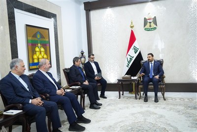 محافظ المركزي الإيراني يلتقي رئيس الوزراء العراقي في بغداد