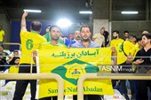 دیدار تیم‌های فوتبال فجرسپاسی شیراز و صنعت نفت آبادان