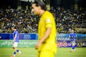 دیدار تیم‌های فوتبال فجرسپاسی شیراز و صنعت نفت آبادان