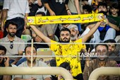 دیدار تیم‌های فوتبال فجرسپاسی شیراز و صنعت نفت آبادان