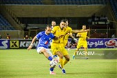 دیدار تیم‌های فوتبال فجرسپاسی شیراز و صنعت نفت آبادان