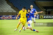 دیدار تیم‌های فوتبال فجرسپاسی شیراز و صنعت نفت آبادان