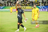دیدار تیم‌های فوتبال فجرسپاسی شیراز و صنعت نفت آبادان