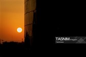 تعویض پرچم و نصب کتیبه‌های شهادت امام حسن عسکری(ع) در حرم مطهر رضوی