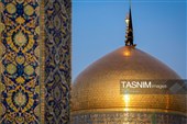 تعویض پرچم و نصب کتیبه‌های شهادت امام حسن عسکری(ع) در حرم مطهر رضوی