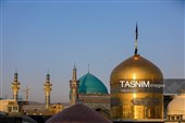 تعویض پرچم و نصب کتیبه‌های شهادت امام حسن عسکری(ع) در حرم مطهر رضوی
