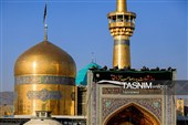 تعویض پرچم و نصب کتیبه‌های شهادت امام حسن عسکری(ع) در حرم مطهر رضوی