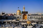 تعویض پرچم و نصب کتیبه‌های شهادت امام حسن عسکری(ع) در حرم مطهر رضوی