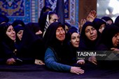 حضور مردم عزادار بر مزار مطهر رهبر شهید انقلاب اسلامی همزمان با چهلمین شب تدفین