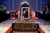 حضور مردم عزادار بر مزار مطهر رهبر شهید انقلاب اسلامی همزمان با چهلمین شب تدفین