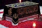 حضور مردم عزادار بر مزار مطهر رهبر شهید انقلاب اسلامی همزمان با چهلمین شب تدفین