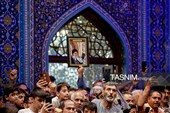 حضور مردم عزادار بر مزار مطهر رهبر شهید انقلاب اسلامی همزمان با چهلمین شب تدفین