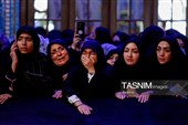 حضور مردم عزادار بر مزار مطهر رهبر شهید انقلاب اسلامی همزمان با چهلمین شب تدفین