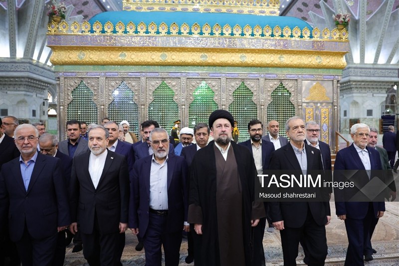 تجدید میثاق رئیس جمهور و هیئت دولت با آرمانهای امام راحل